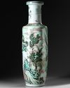 A LARGE CHINESE FAMILLE VERTE ROULEAU VASE, 19TH-20TH CENTURY