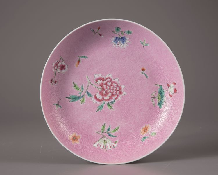 A famille-rose pink-ground sgraffiato dish