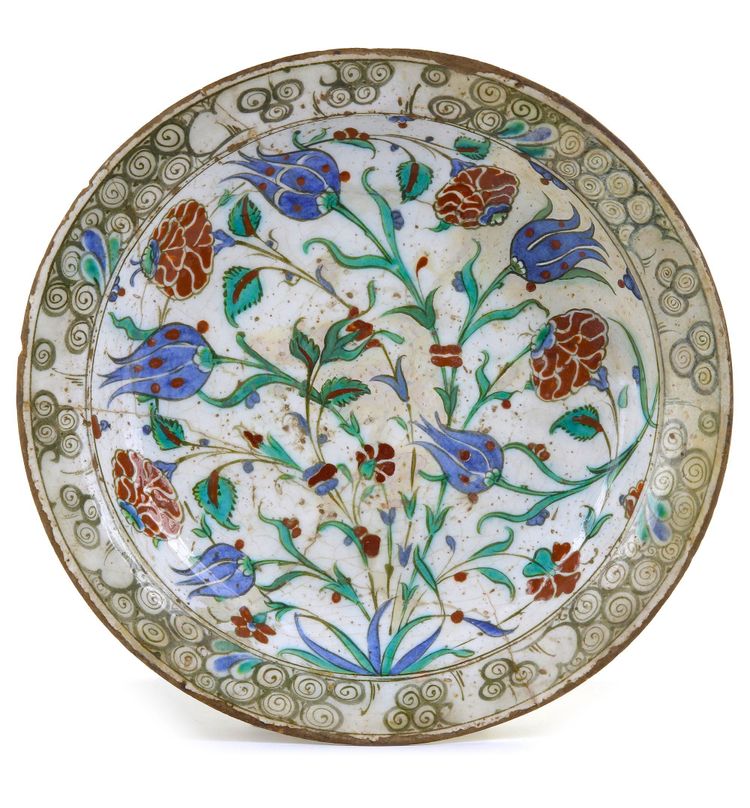 AN IZNIK POTTERY DISH  TURKEY, LATE 16TH CENTURY
