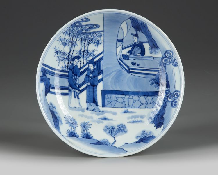A CHINESE BLUE AND WHITE 'ROMANCE OF THE WESTERN CHAMBER' DISH, QING DYNASTY (1644-1911)