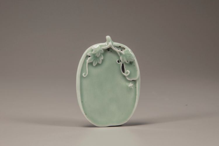A celadon-glazed 'melon'-shaped inkstone