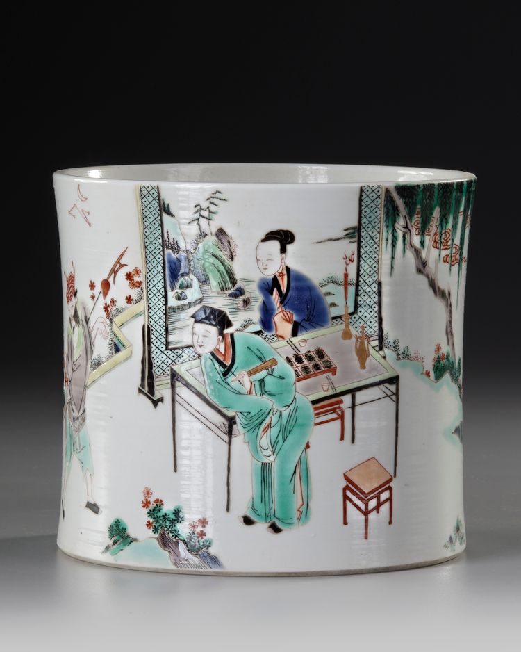 A CHINESE FAMILLE VERTE BRUSH POT, QING DYNASTY (1644-1911)