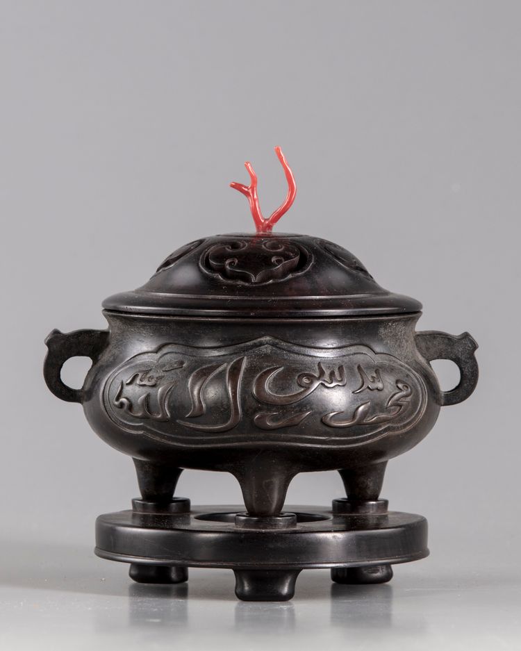 A CHINESE BRONZE CENSER WITH WOODEN STAND AND COVER