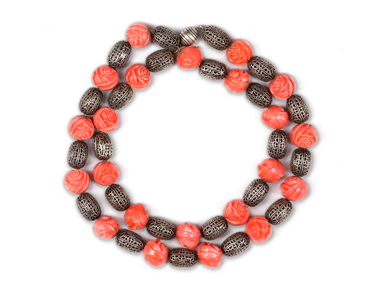 A SILVER NECKLACE, YEMEN, 20TH CENTURY