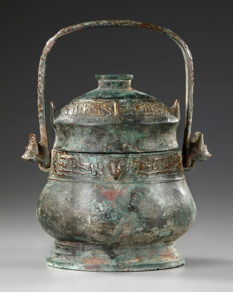 A CHINESE BRONZE RITUAL WINE VESSEL AND COVER, HAN DYNASTY OR LATER