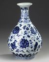 A CHINESE BLUE AND WHITE YUHUCHUNPING VASE, QING DYNASTY  (1644-1911)