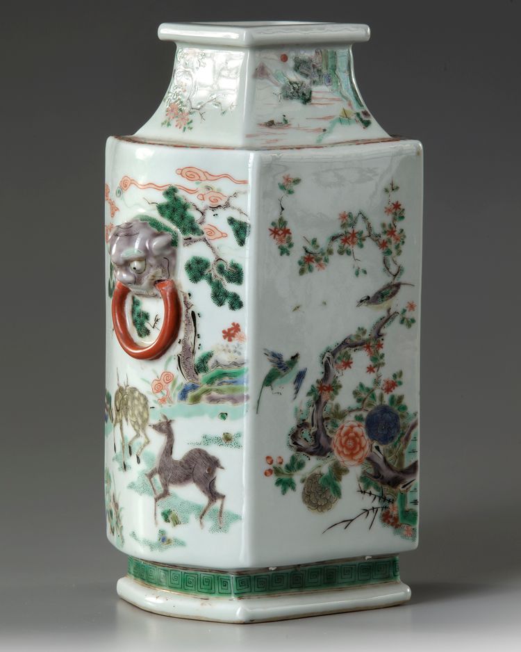 A CHINESE FAMILLE VERTE VASE, 19TH CENTURY