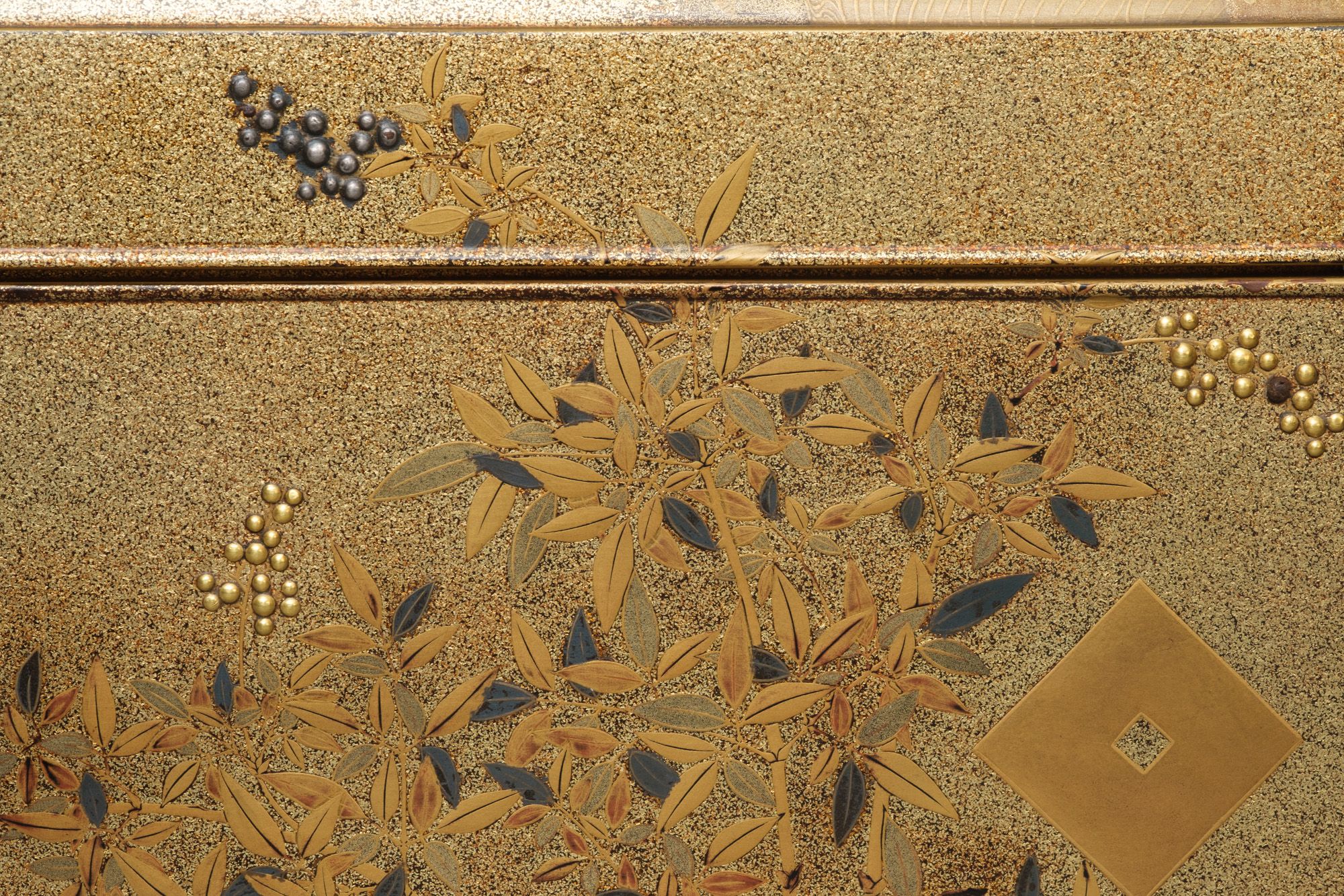 A JAPANESE GOLD LACQUER TEBAKO 手箱 (BOX FOR PERSONAL ACCESSORIES