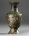 AN INDIAN BRONZE VASE, 17TH-18TH CENTURY