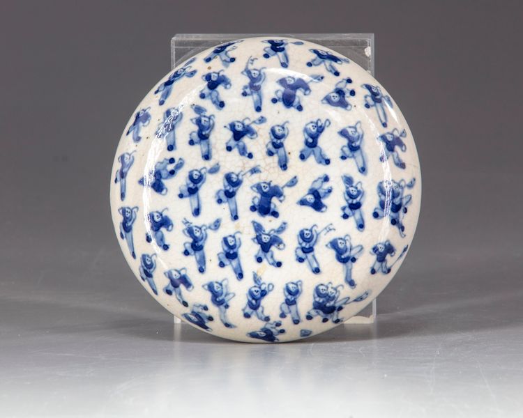 A Chinese blue and white boys box