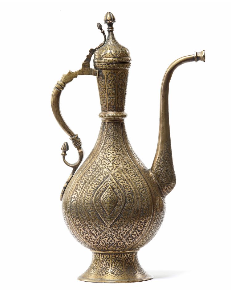 A LARGE  ISLAMIC BRASS EWER,  20TH CENTURY