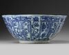 A CHINESE BLUE AND WHITE 'KRAAK PORSELEIN' BOWL, WANLI PERIOD (1573-1619)