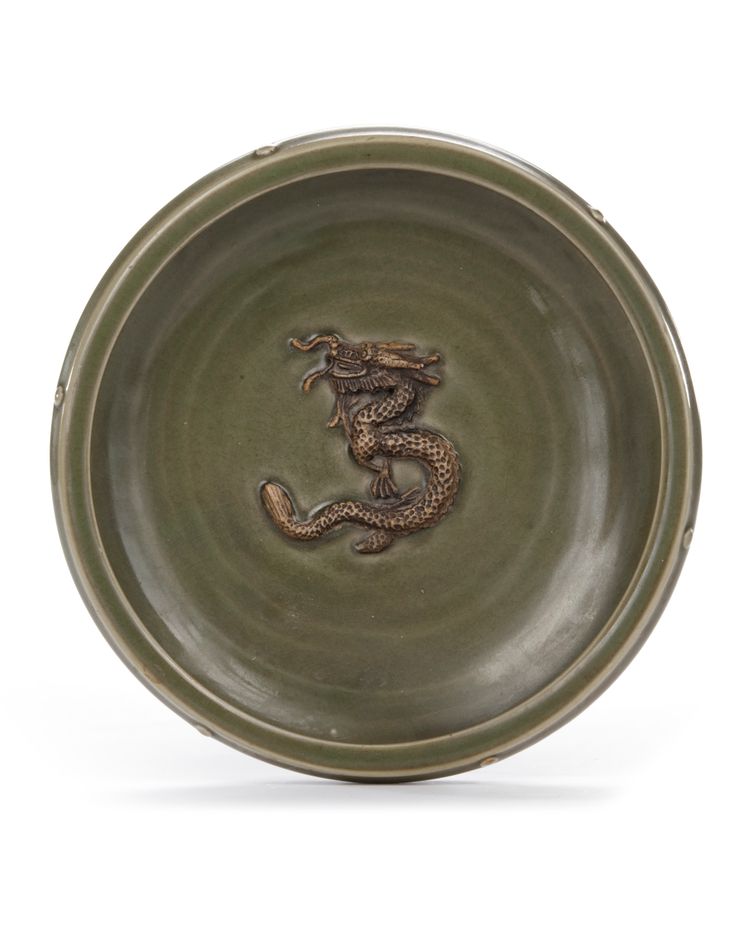 A CHINESE LONGQUAN CELADON 'EIGHT TRIGRAMS' TRIPOD CENSER,MING DYNASTY (1368-1644)