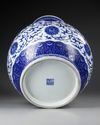 A LARGE CHINESE BLUE AND WHITE HU VASE, 19TH-20TH CENTURY