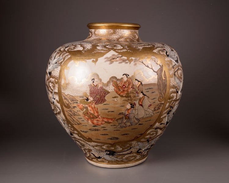 A large satsuma vase with tsuru motive