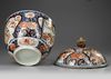 A JAPANESE IMARI COVERED BOWL, ARITA, 17TH CENTURY