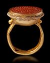 AN AGATE SEAL GOLD RING