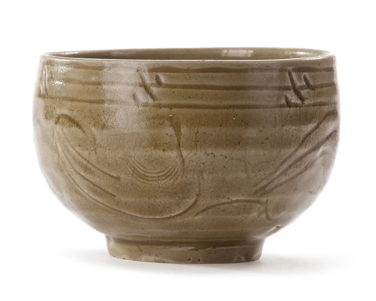 A CHINESE CELADON BOWL, 12TH-13TH CENTURY