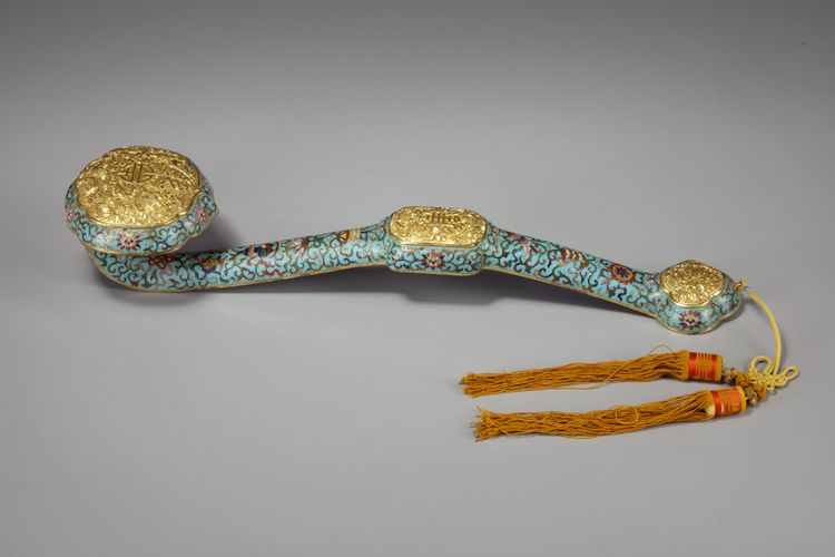 A CHINESE CLOISONNÉ ENAMEL RUYI-SCEPTRE IN A JADE PLAQUE INSET WOOD BOX, CHINA, 19TH CENTURY