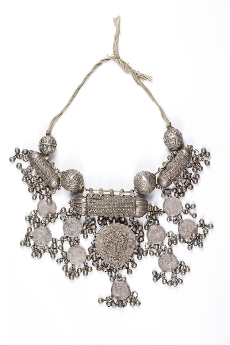 A SILVER NECKLACE, YEMEN, 19TH CENTURY