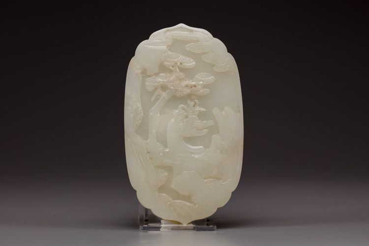 A CHINESE WHITE JADE BOX AND COVER, 18TH CENTURY