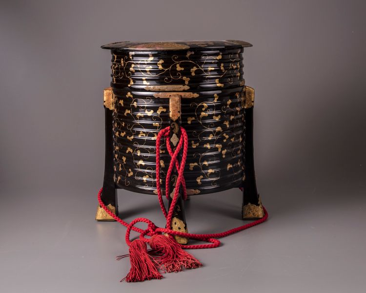 A lacquered Hokai box
