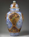 A RARE EUROPEAN-ENAMELLED JAPANESE ARITA VASE AND COVER, EDO PERIOD (1603-1868)