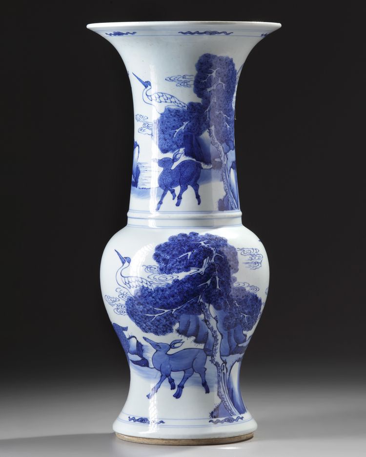 A CHINESE BLUE AND WHITE PHOENIX-TAIL VASE