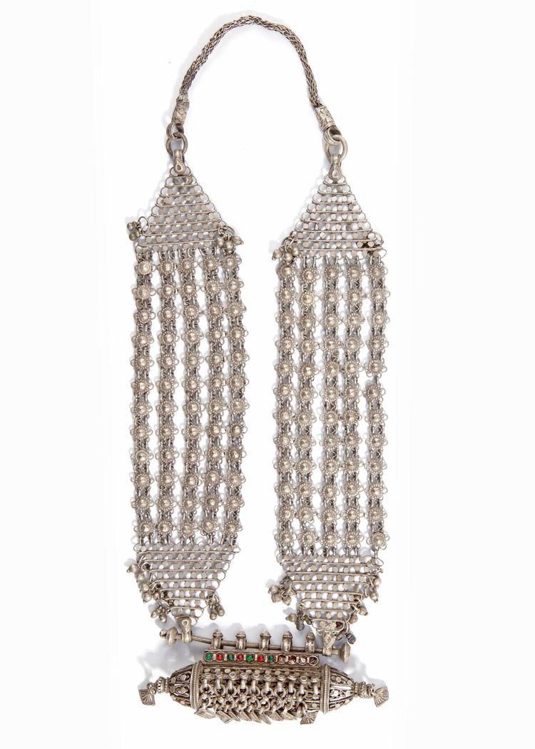 A SILVER NECKLACE, YEMEN, 19TH CENTURY