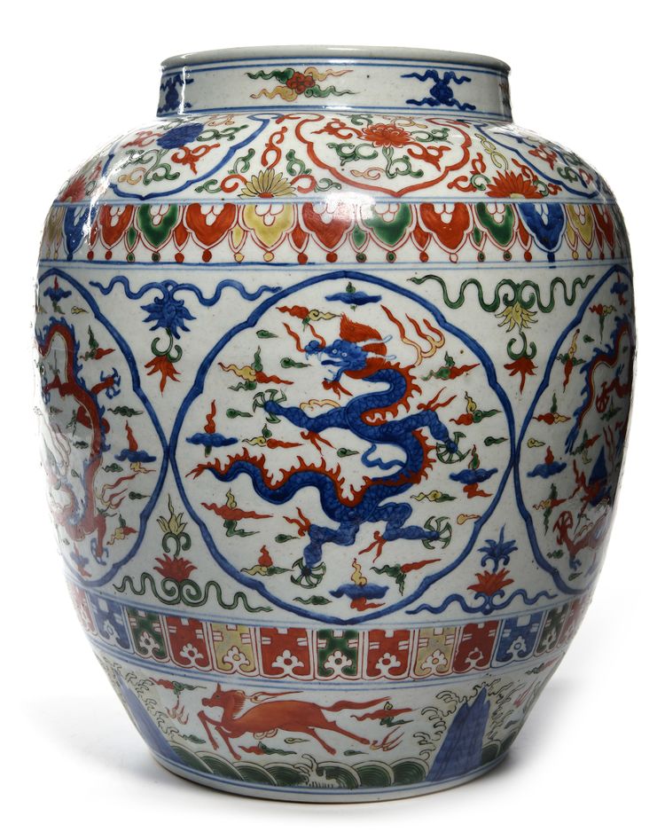 A CHINESE WUCAI DRAGONS JAR, CHINA, QING DYNASTY (1644-1911)
