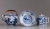 A lot of three Chnese blue and white objects