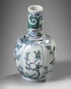 A SMALL CHINESE DOUCAI GLAZED BOTTLE VASE, 19TH CENTURY