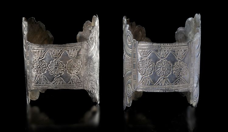 A PAIR OF SILVER BRACELETS, CLASSICAL GREEK PERIOD, 4TH CENTURY BC