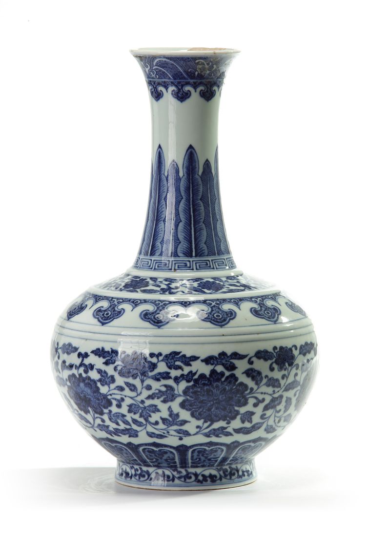 A Chinese blue and white Ming-style bottle vase