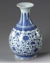 A CHINESE UNDER-GLAZE BLUE AND WHITE PEAR-SHAPED VASE, YUHUCHUNPING