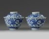 A PAIR OF CHINESE BLUE AND WHITE 'DRAGON' BOWLS AND COVERS,QING DYNASTY (1644-1911)