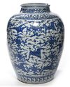 A LARGE CHINESE BLUE AND WHITE  'HUNDRED CRANES' JAR, CHINA, MING DYNASTY OR LATER