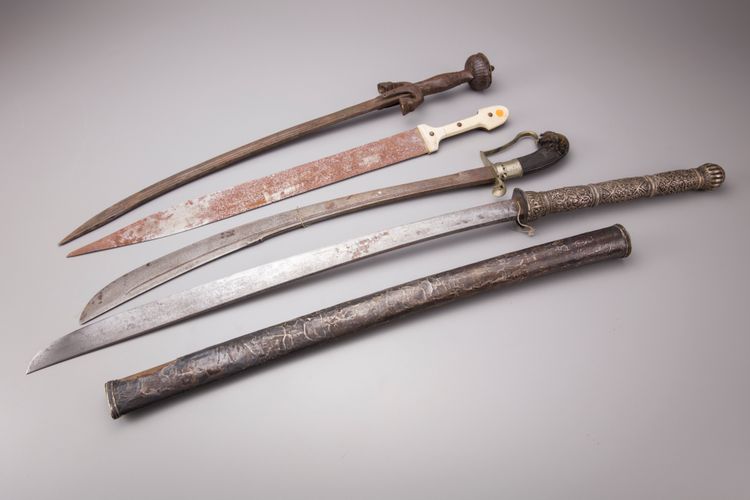 A lot of four Asian swords