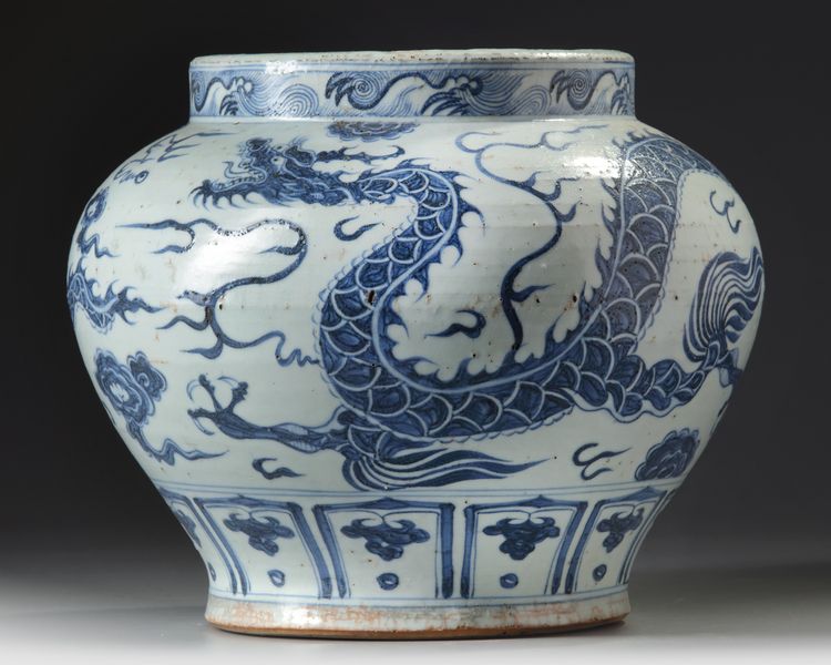 A LARGE CHINESE BLUE AND WHITE 'DRAGON' JAR, YUAN-STYLE, 19TH CENTURY