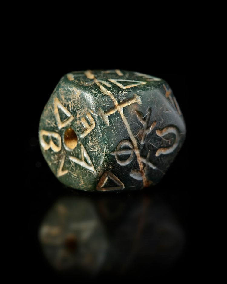 A TRUNCATED SQUARE AMULET IN GREEN AGATE, ROMAN, 1ST CENTURY AD
