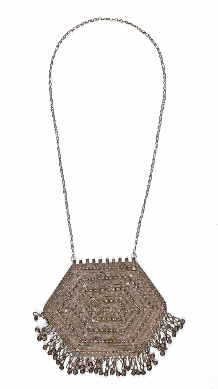 A SILVER NECKLACE, OMAN, 19TH CENTURY
