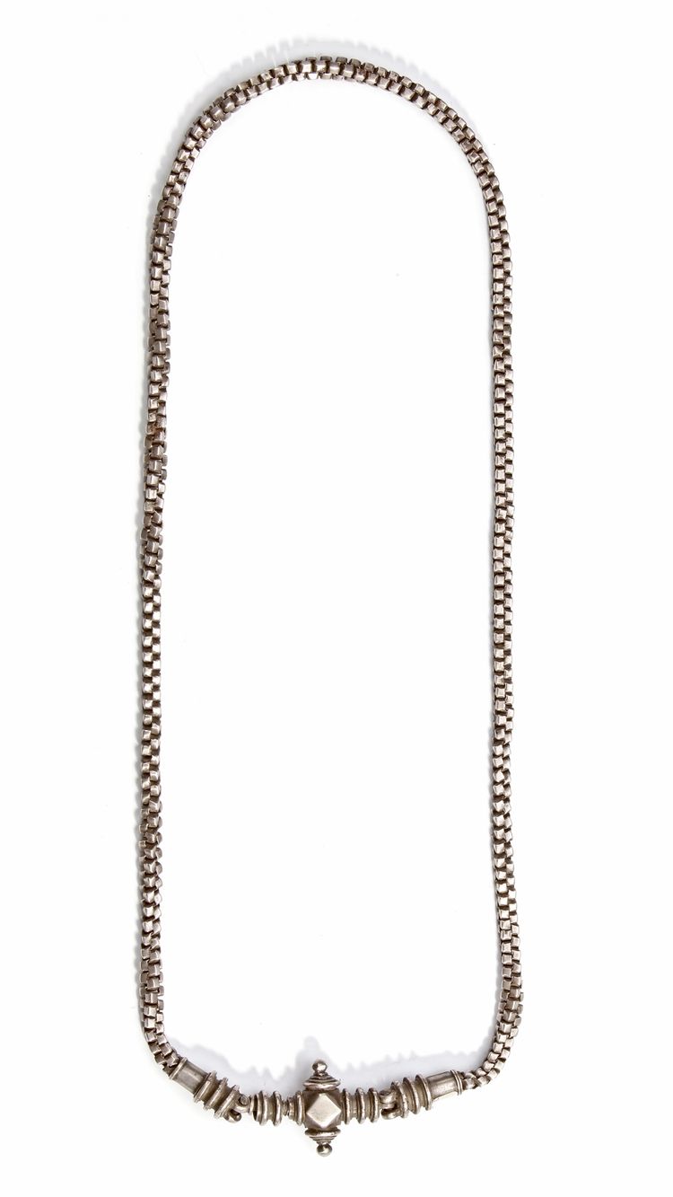 A SILVER NECKLACE, NEPAL, 19TH CENTURY
