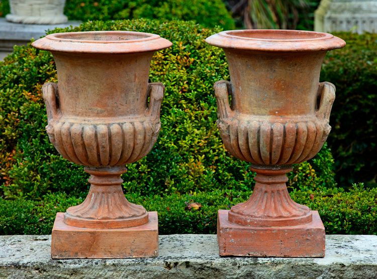 A PAIR OF TERRACOTTA VASES PROBABLY ITALIAN OR FRENCH, 19TH CENTURY