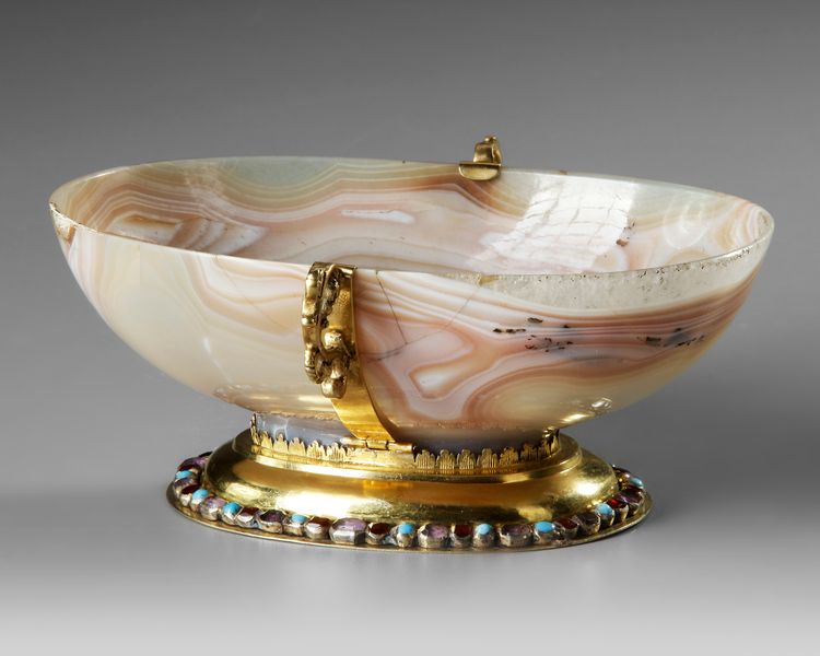 A BOHEMIAN BOWL 17TH CENTURY
