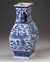 A CHINESE BLUE AND WHITE 'DRAGON AND PHOENIX' VASE, CHINA, QING DYNASTY (1644-1911)