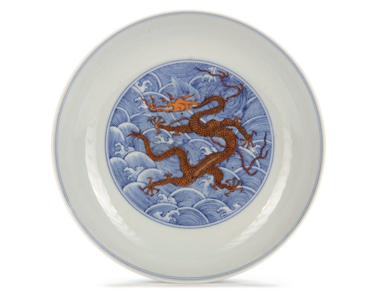 A CHINESE IRON-RED-DECORATED BLUE AND WHITE DRAGON DISH, 19TH CENTURY