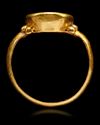 AN AGATE SEAL GOLD RING