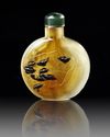 A CHINESE SHADOW AGATE 'EAGLE AND BEAR' SNUFF BOTTLE, 19TH CENTURY