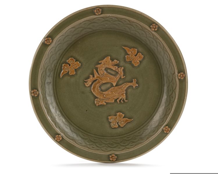 A CHINESE LONGQUAN DRAGON PLATE, SONG DYNASTY (960-1279 AD)