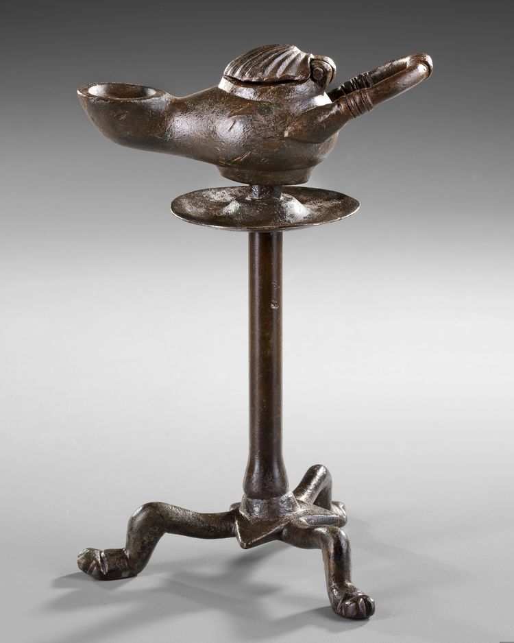 A BRONZE LAMP WITH PANTHER FOOT CANDELABRA, EARLY BYZANTINE,  5TH-6TH CENTURY AD